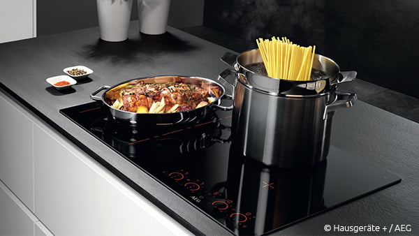 aeg induktionskochfeld mit kochtopf und spagetti