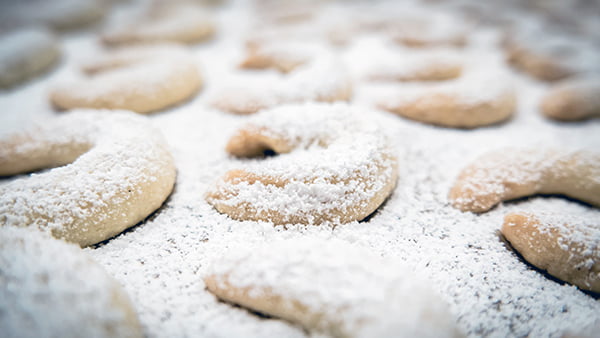 Vanillekipferl mit Puderzucker