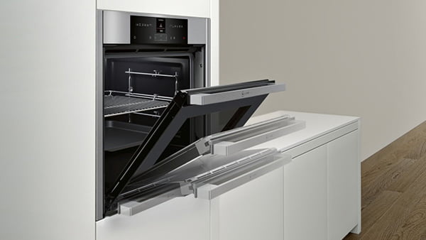 Neff collection backofen mit der funktion slide and hide veranschaulichung der vollversenkbaren backofentuer