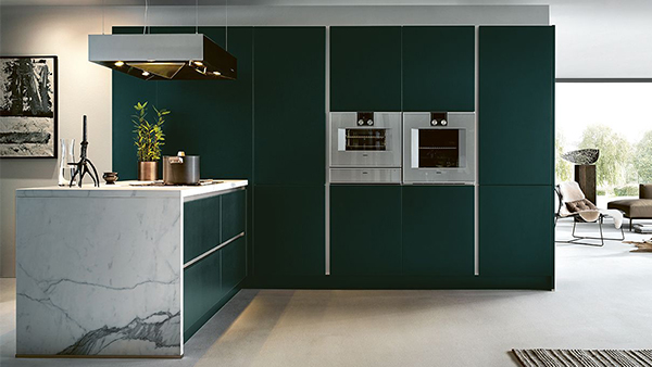 grüne next125 küche nx505 mit Marmor Alteiche und Jaguargrün