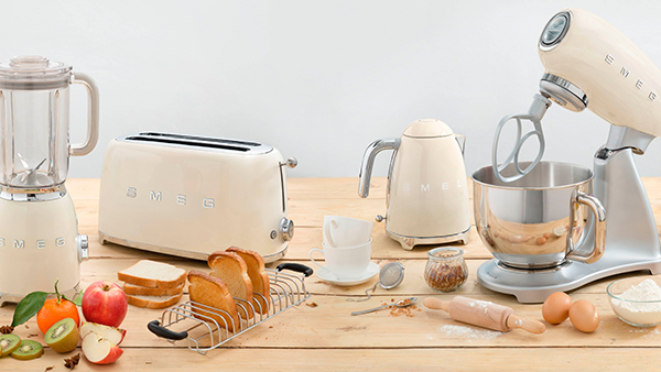 Smeg küchengeräte in creme