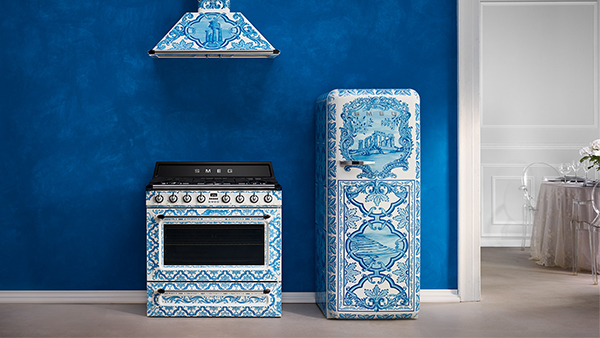 smeg dolce und gabbana divina cucina edition in blau weiß majolika design