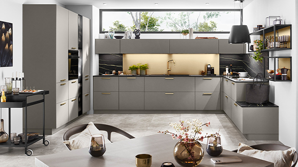 nobilia u-küche in grau mit goldgriffen