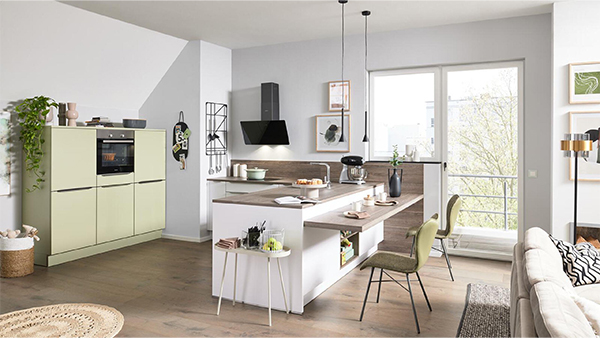 interliving küche mit tresen im dachgeschoss
