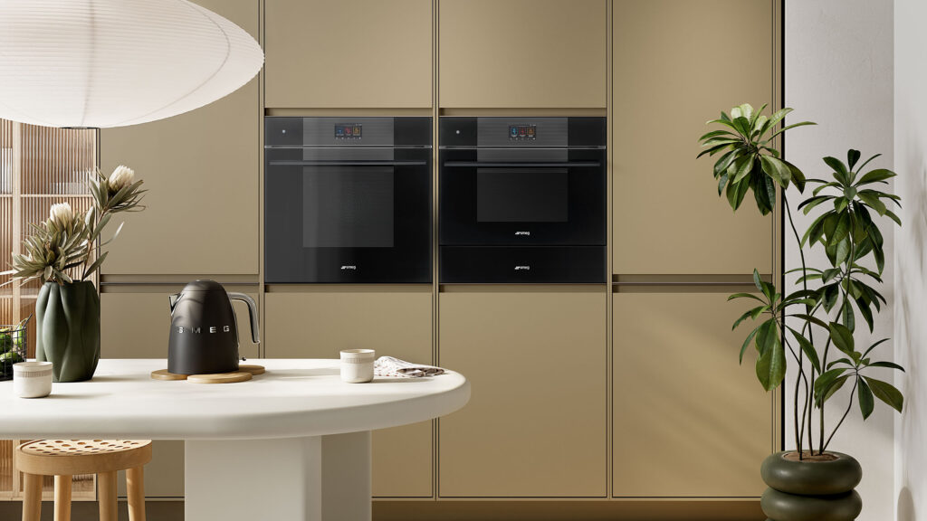 zwei schwarze smeg linea backöfen in einer grifflosen metallic küche