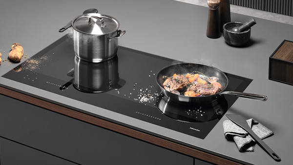 topf und pfanne auf dem miele km 7897-1 fl diamond kochfeld