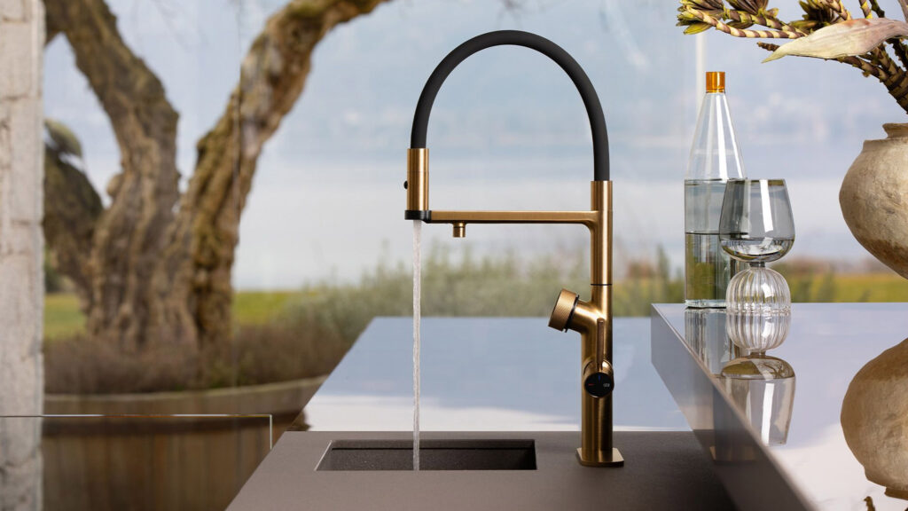 gessi armatur mit fließendem wasser