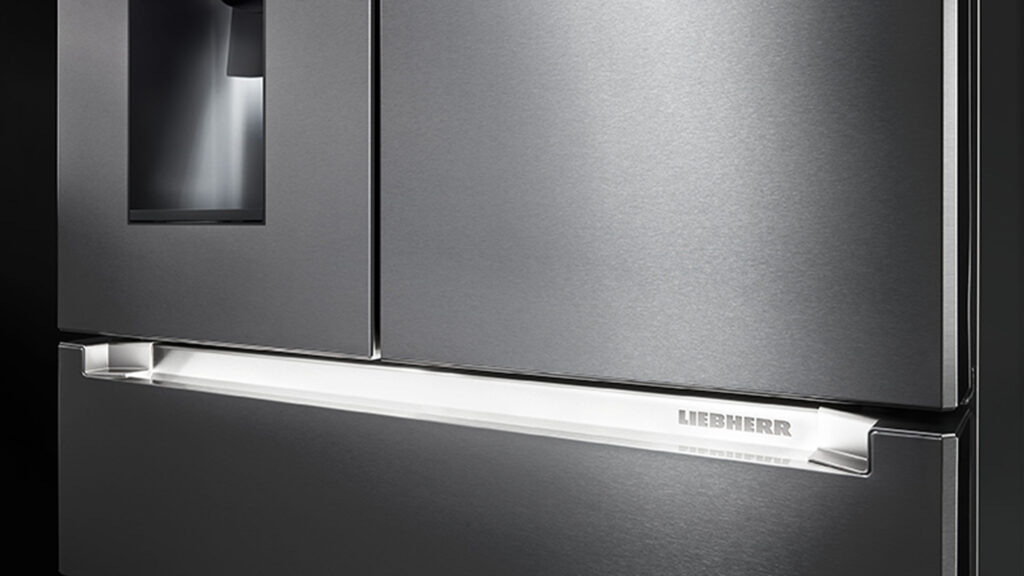 detail von der front beim liebherr edelstahl kühlschrank