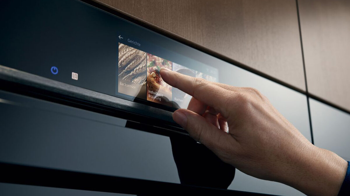 modernes tft-touch display mit bild und text am siemens backofen