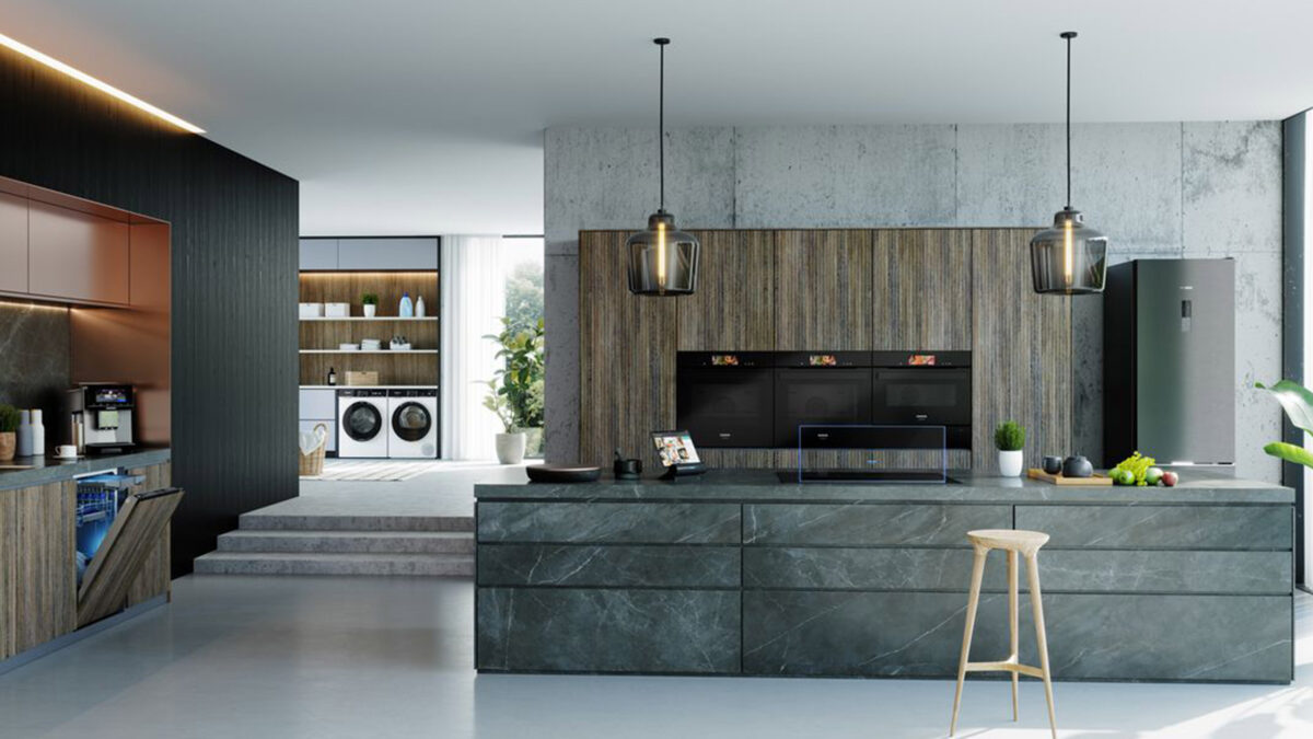 siemens küchengeräte in einer modernen stein-holz-küche