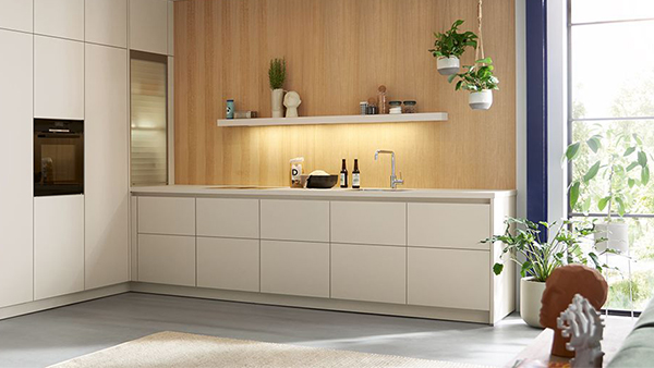 minimalistische eckküche von schüller in sand