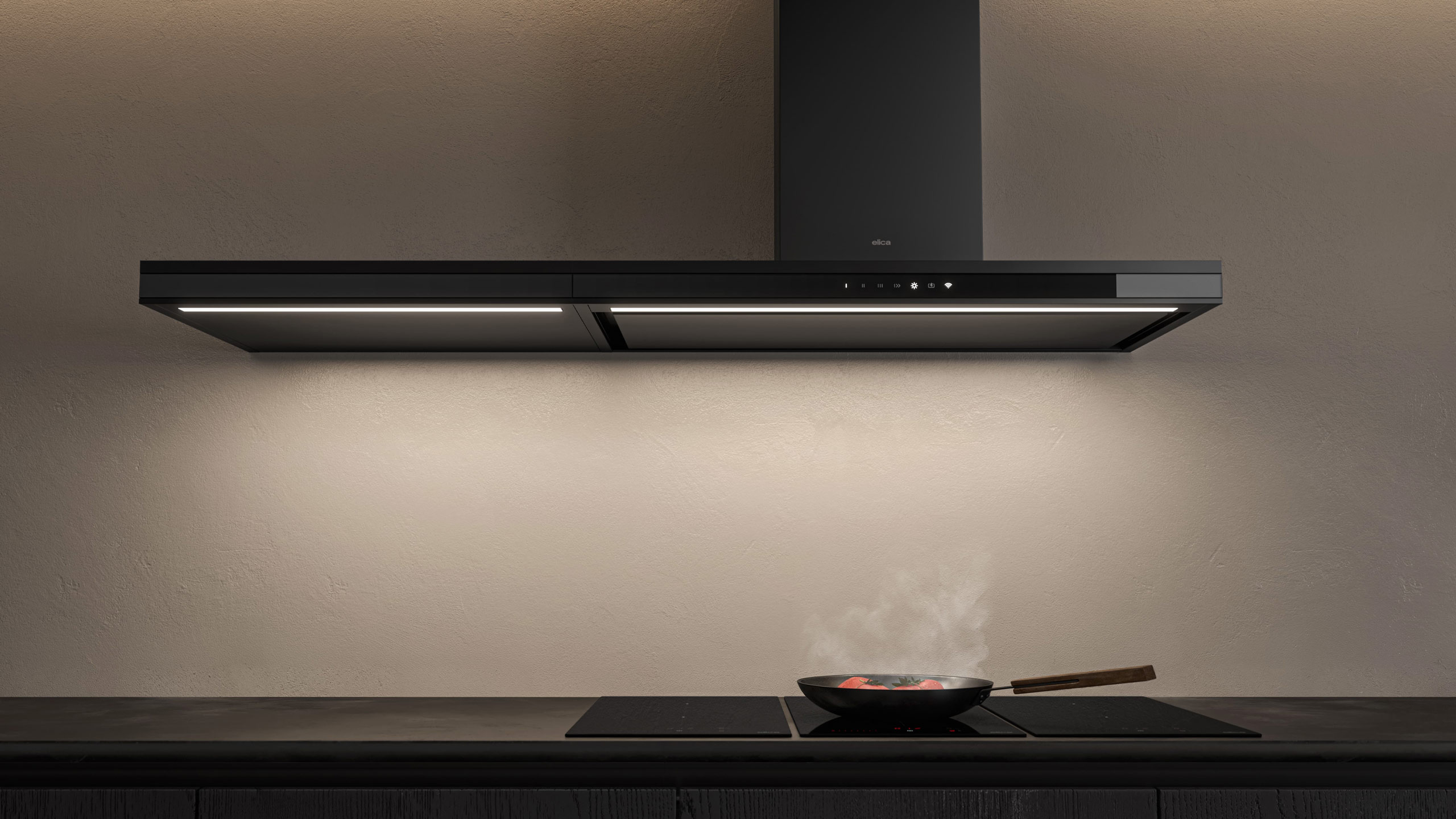 schwarze elica elements wandhaube über einem kochfeld