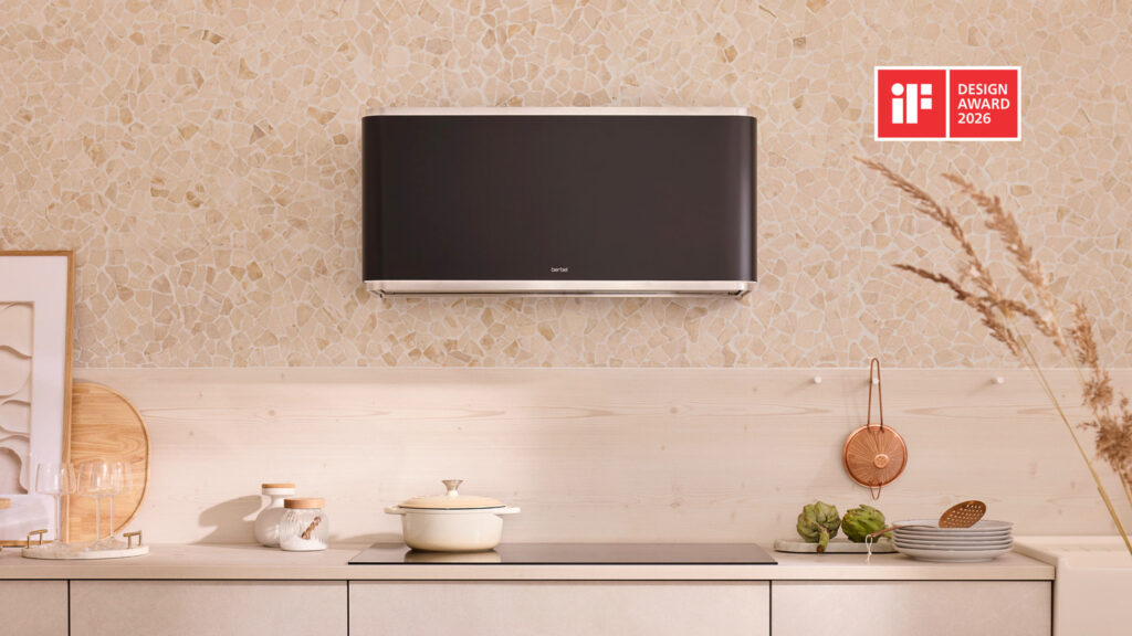 berbel curveline wand dunstabzugshaube in einer beigen küche mit if design award logo oben in der ecke